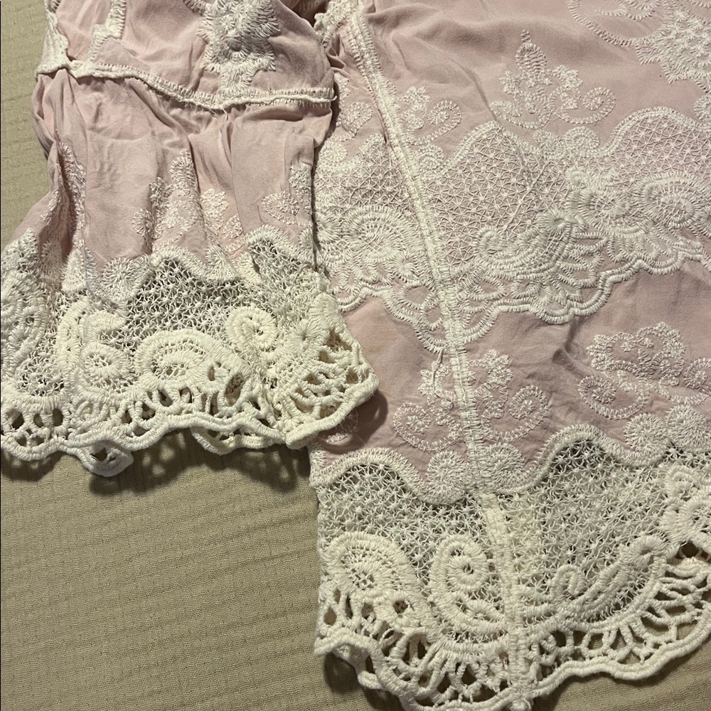 Democracy Top Embroidered Crochet Boho 3/4th Bell Sleeve Scoop neck Scallop Hem - Picture 4 of 6